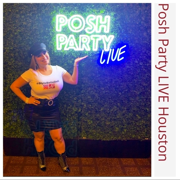 Meet the Posher Other - Hi I’m Debbie @stylebelladoll